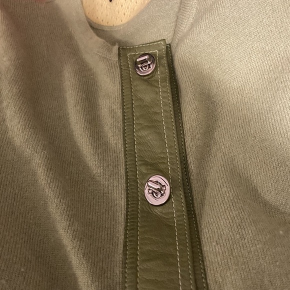 Coach green cashmere / leather accents sweater size m - Picture 5 of 6